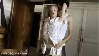 المراهقات العاهرات تحصل على قضيب مشهور في فيلم إباحي خشن