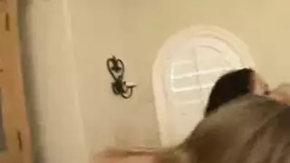 ثلاث عاشقات مثلية: تقبيل عميق، مقص ونشوات