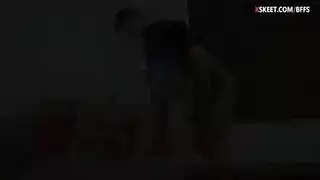 خادمات على ركبهن من أجل قضيب ضيف كبير