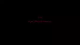 المداعبة الرقمية تشعل رغبتها في فعل إباحي عنيف