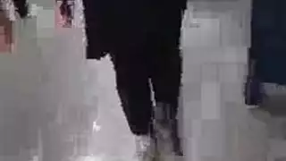 ثنيها في الشارع