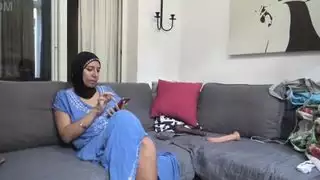 فرج عربية هواة يتمدد بواسطة قضيب أسود عملاق