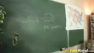 آريا سولو وناتاشا تقبيل في السيارة والحصول على المتسكعون الذين حفزوا أثناء ممارسة الجنس