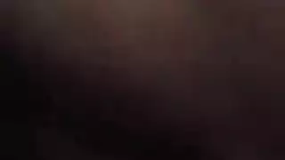 السمراء اليائسة ديزي تمارس الجنس بقوة مع خرطوم غسالتها