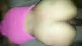 مؤخرة الفتاة السوداء الصغيرة الضيقة تُدكّ حتى النشوة