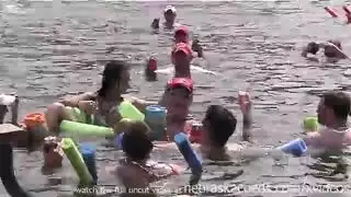 شاعر مثار يطلب عبادة فموية مص عميق ولعق