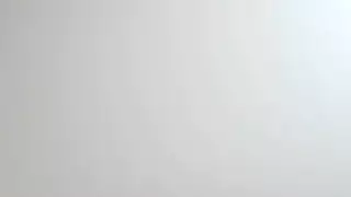 مراهقة شابة تتحمل ثلاثة أعضاء ذكورية في مغامرة جنسية رباعية صريحة