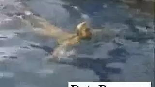 الفتيات المشاغبات يلعبن بقذارة في حفلة ألعاب جنسية