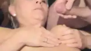 بينيك جارته وزوجته تتفرج
