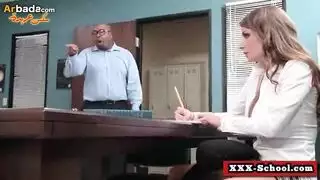 مدرس سنيك البنات في المدرسه