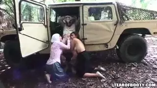 مص مزدوج عنيف مع نجمات إباحيات عربيات مثيرات