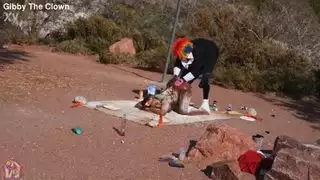 نسيت التوابل، لذا ناكتُ ديك الديك الرومي الكبير بكسري الضيق